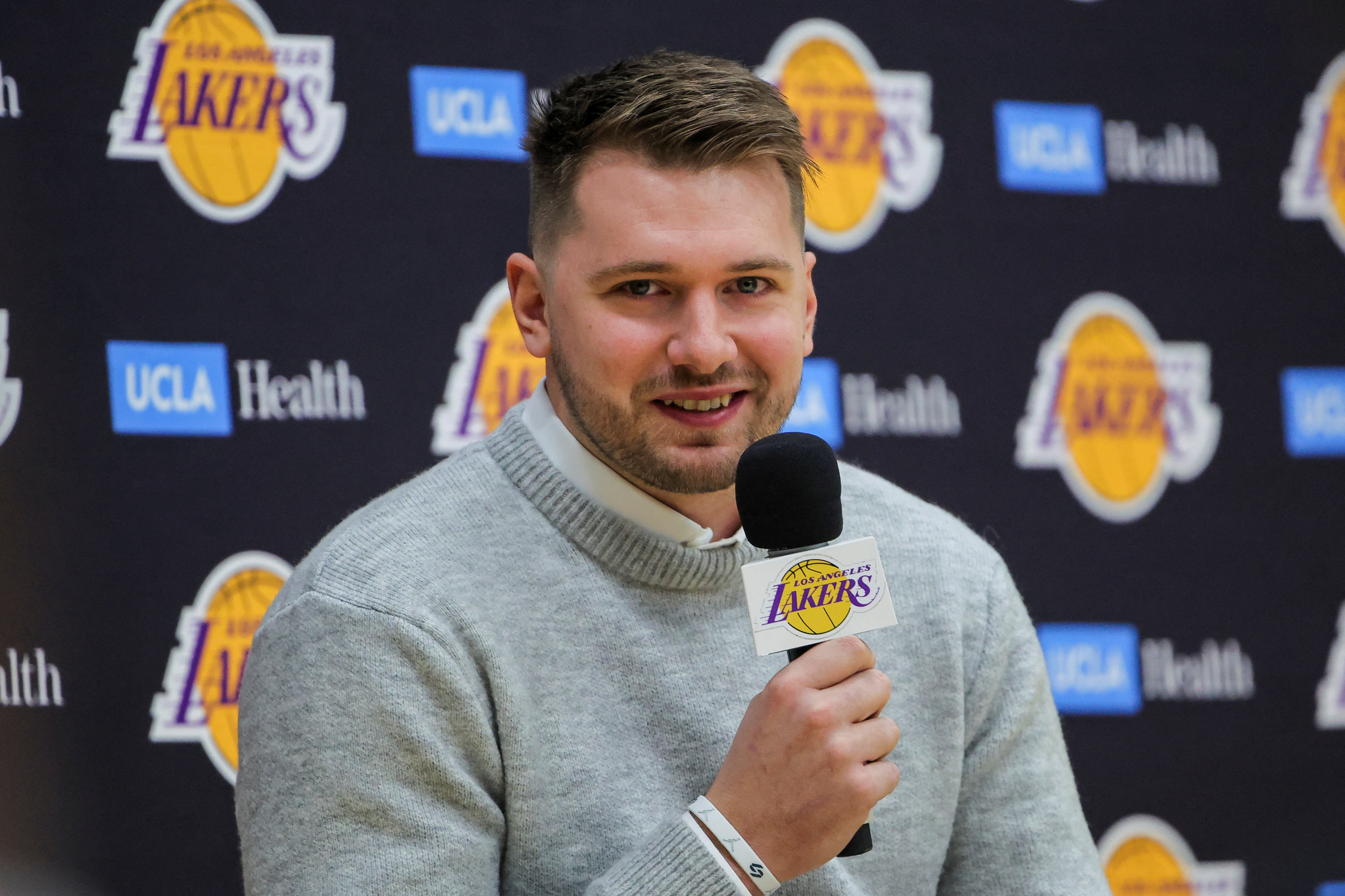 乐鱼官网-美媒称东契奇面临“压力顶薪”，4年2.29亿美元超级合同背负巨大期待