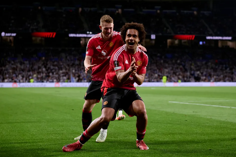 乐鱼官网-曼联热刺均官宣欧联杯决赛球衣：红魔传统红黑，热刺一身纯白