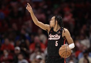 乐鱼体育-力战旧主！班顿19中8拿到23分 罚球5中5