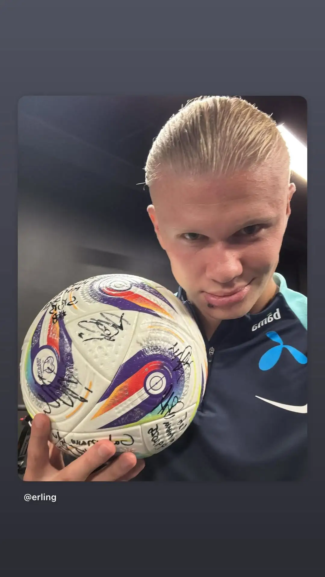 乐鱼官网-五子登科纪念！哈兰德赛后发布与比赛用球合影