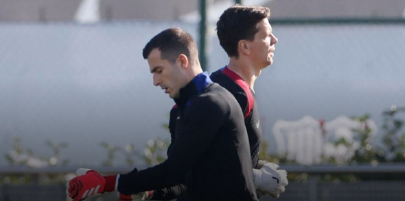 官方入口-西媒：巴萨门将佩尼亚有望下周加盟科莫，对方承诺高薪+主力位置