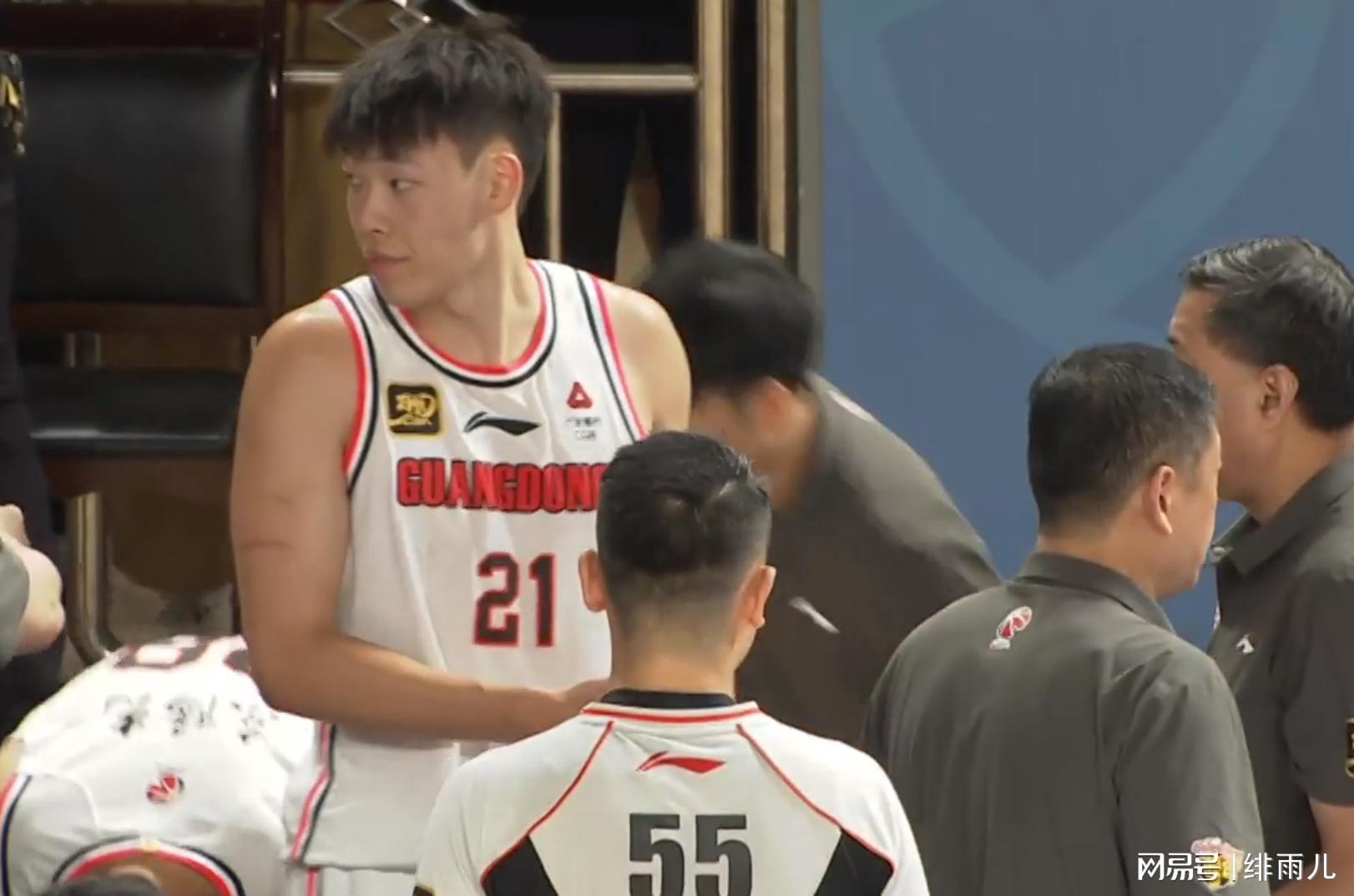 扶正张昊+崔永熙让位？广东队正式重建锋线群，保送杜锋进总决赛